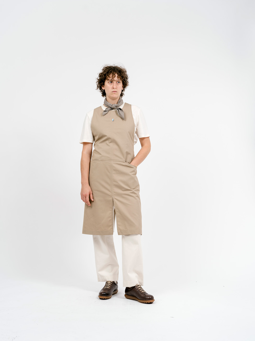 Bastidaforwork workwear uniforme design sustainable obu bib apron caramel 1