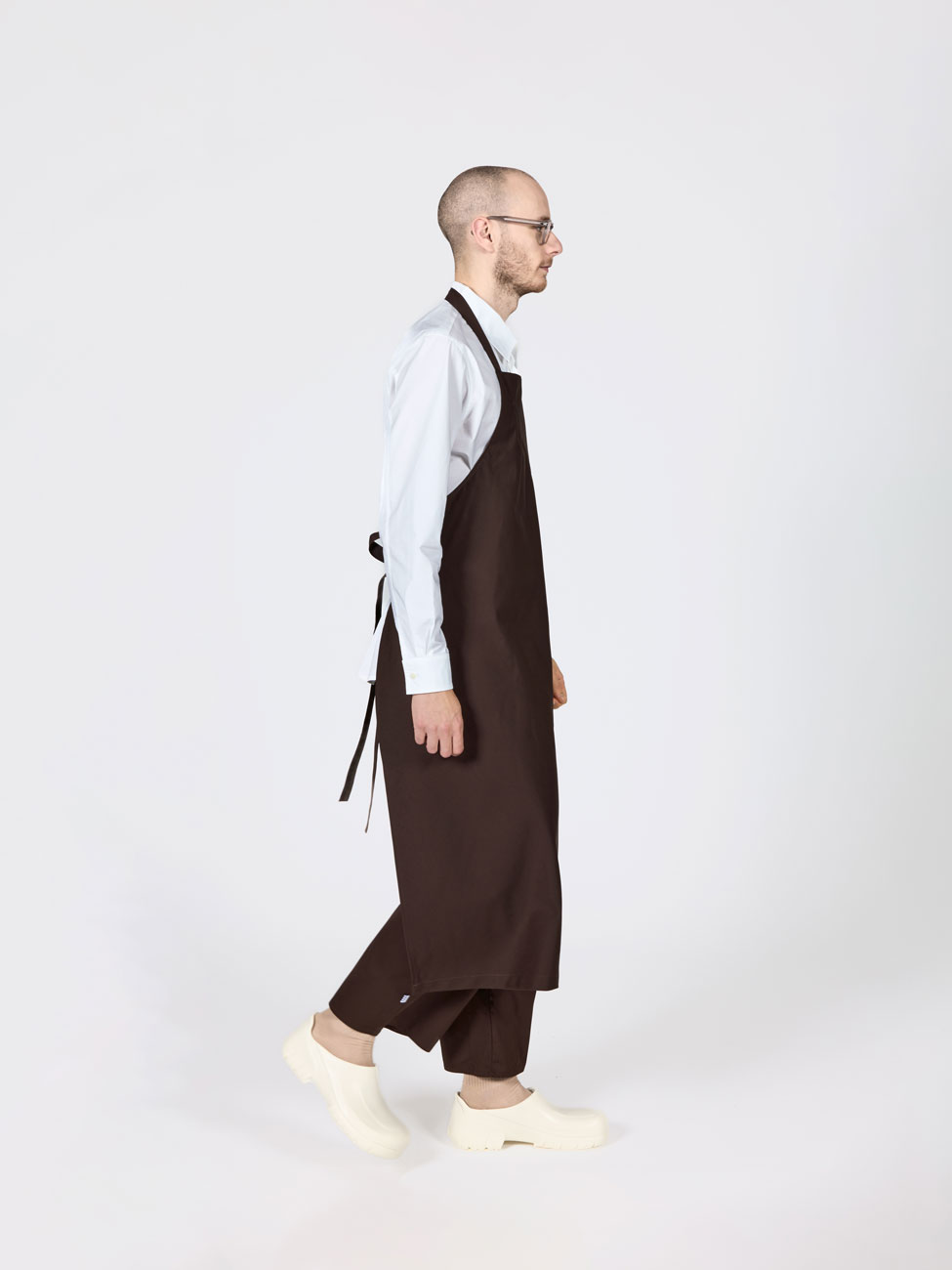 bastida for work workwear uniforme sustainable apron tone chocolate brown B